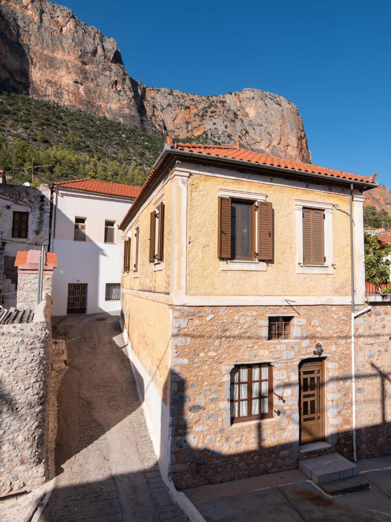 Mitropoli'S Home Leonídion Exteriér fotografie